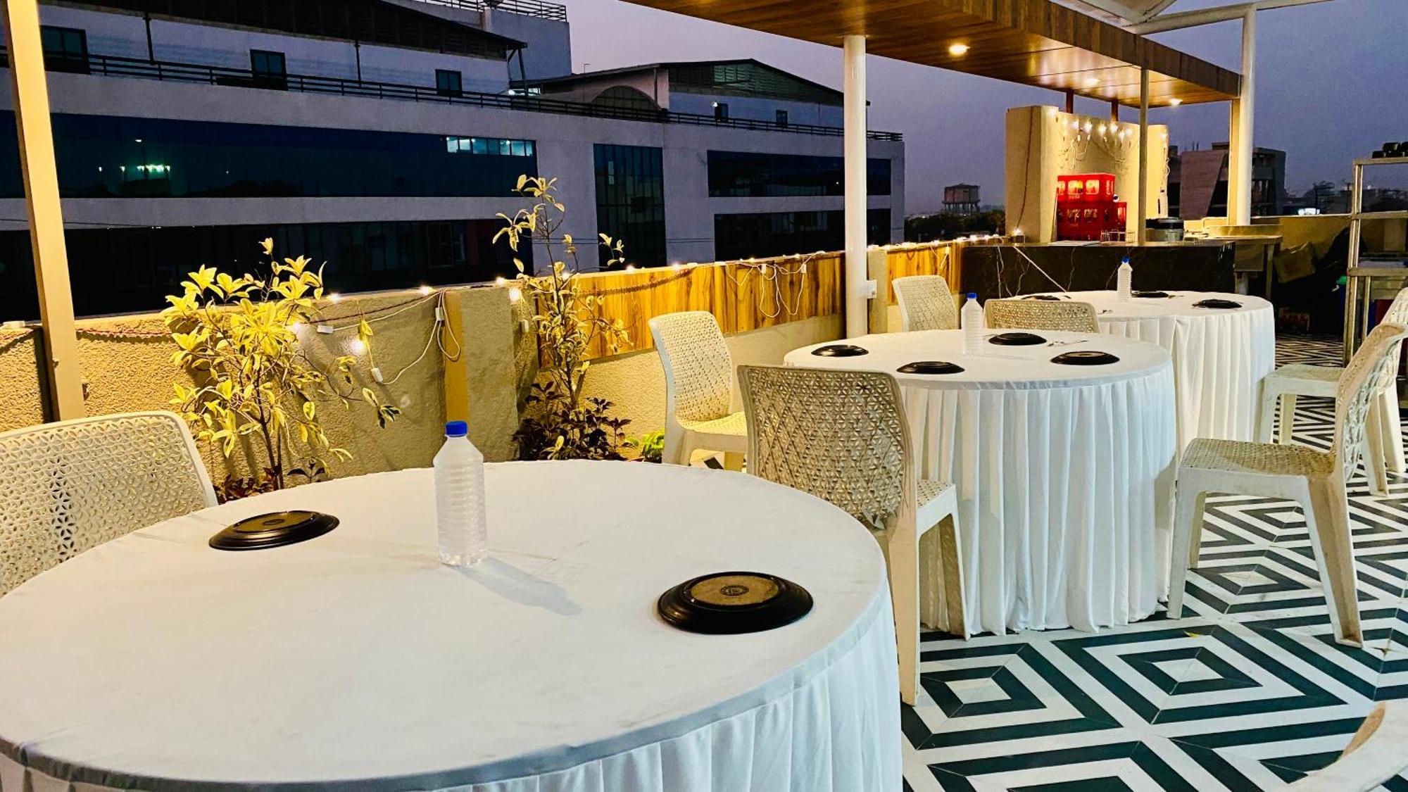 Hotel Aranyasutra Inaya, Indore Eksteriør bilde