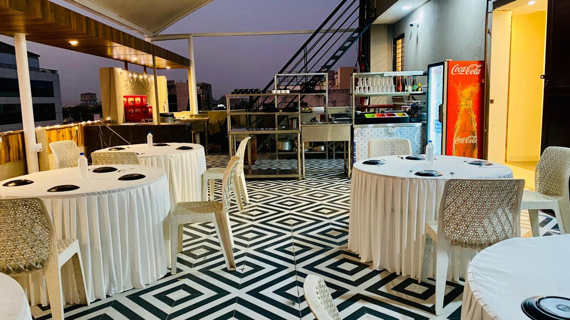 Hotel Aranyasutra Inaya, Indore Eksteriør bilde