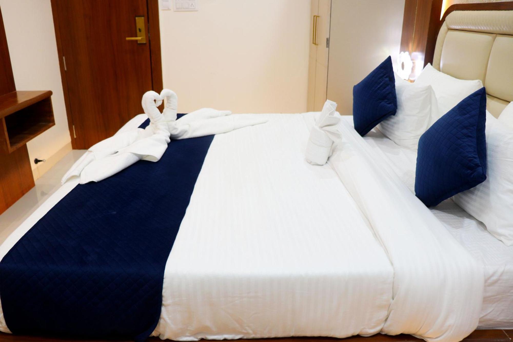 Hotel Aranyasutra Inaya, Indore Eksteriør bilde