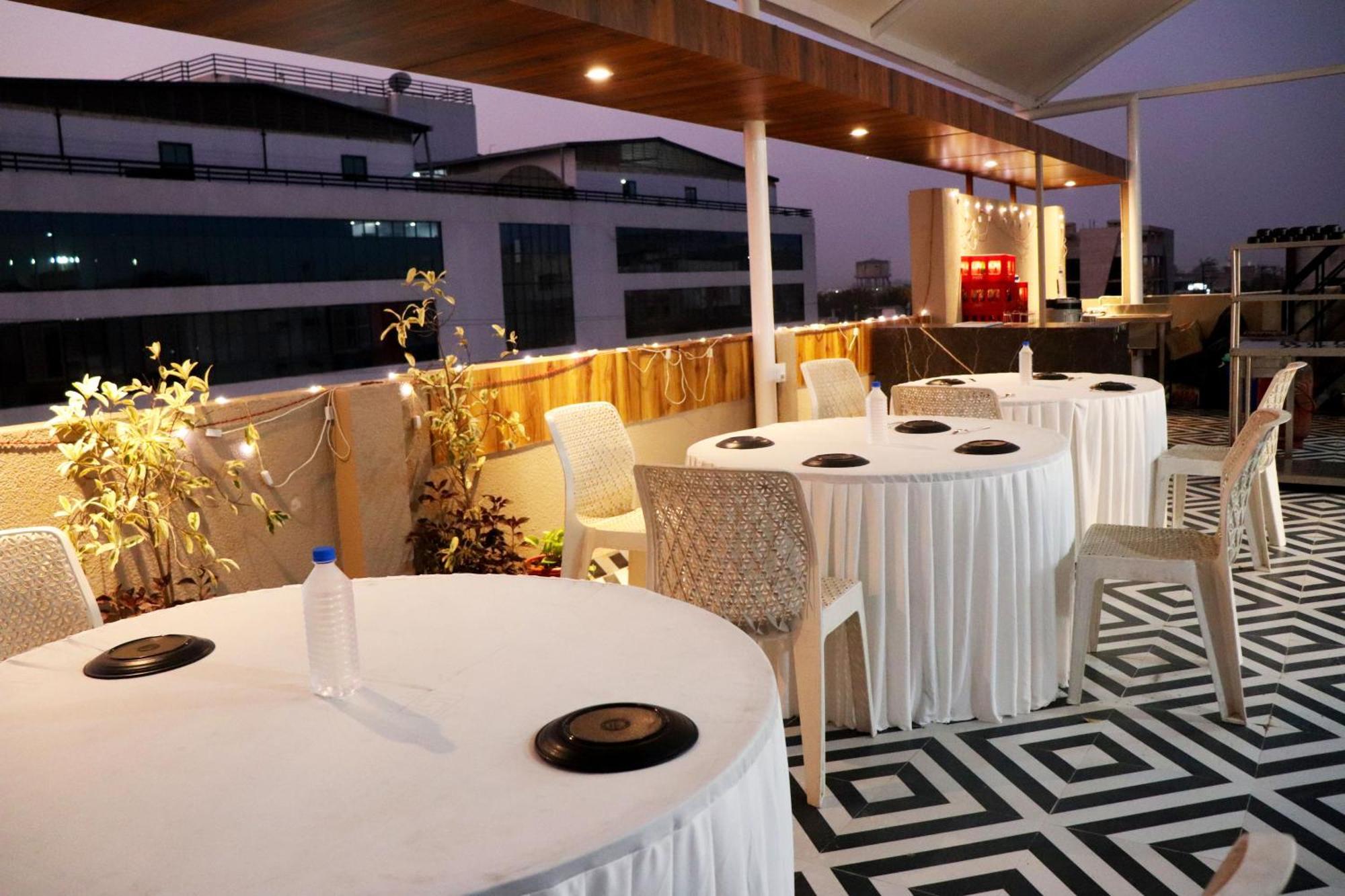 Hotel Aranyasutra Inaya, Indore Eksteriør bilde