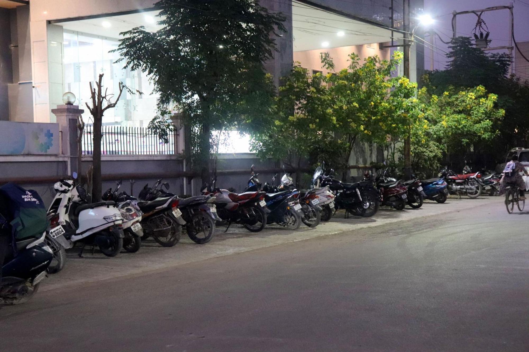 Hotel Aranyasutra Inaya, Indore Eksteriør bilde